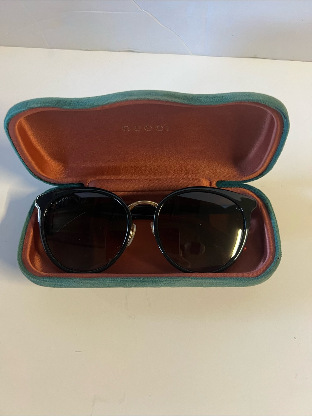 Gucci Black Round with red/green frame color Sunglasses with Gold Bridge